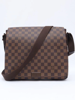 Louis Vuitton Damier Canvas District PM