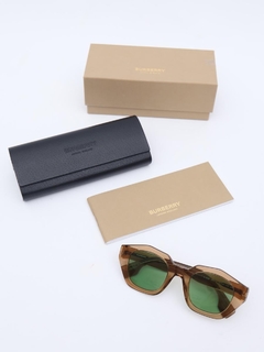 Óculos de Sol Burberry B4288 na internet