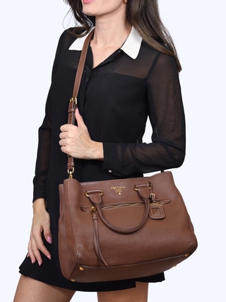 Prada Brown Vitello Daino Leather Large Tote - comprar online