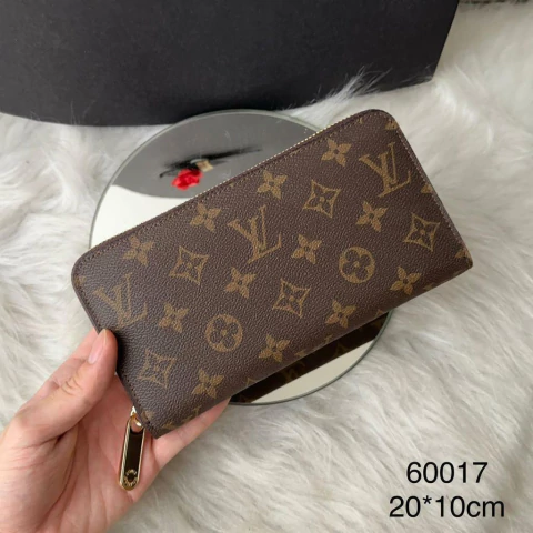 Carteira LV Zippy Monograma - comprar online