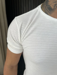 CAMISETA TEXTURIZADA - BRANCA - comprar online
