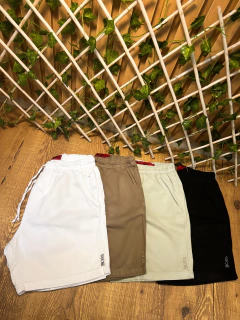 BERMUDA MAURICINHO BOSS SIMBOLO VERTICAL - PRETA na internet