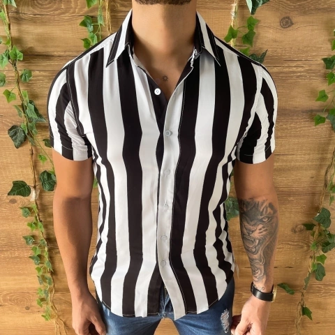 CAMISA SOCIAL MANGA CURTA LISTRADA - BRANCO COM PRETO
