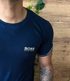 CAMISETA HUGO BOSS DETALHES - AZUL MARINHO - comprar online