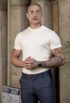 CAMISETA GOLA MÉDIA PREMIUM - OFF WHITE - comprar online