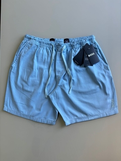 BERMUDA MAURICINHO HUGO BOSS - AZUL CLARO