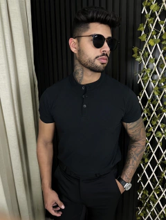 CAMISETA HENLEY - PRETA na internet