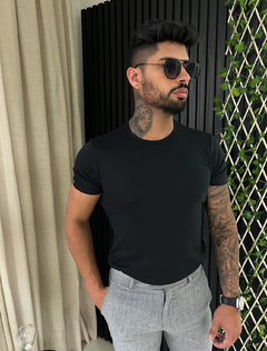 CAMISETA ALGODÃO PREMIUM - PRETA - EleganceOutlet