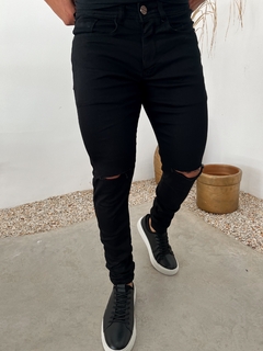 CALÇA SB JEANS SARJA ALFAIATARIA RASGO NO JOELHO - PRETA - comprar online