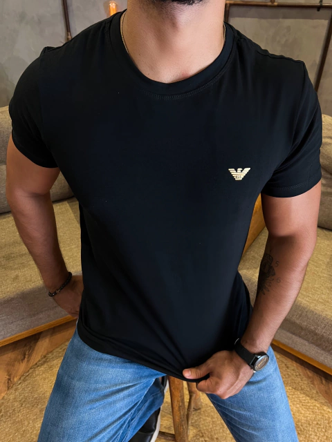 CAMISETA ARMANI BASIC SIMBOLO DOURADO - PRETO