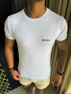 CAMISETA BOSS BASIC ESCRITA BRILHOSA - BRANCA