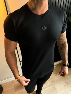 CAMISETA BASIC ADIDAS - PRETA na internet