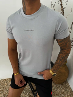 CAMISETA CALVIN KLEIN GOLA MEDIA - CINZA na internet