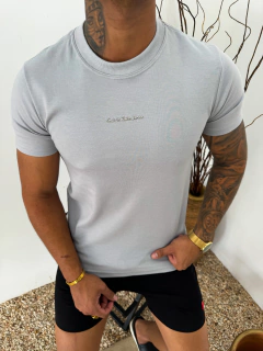 CAMISETA CALVIN KLEIN GOLA MEDIA - CINZA