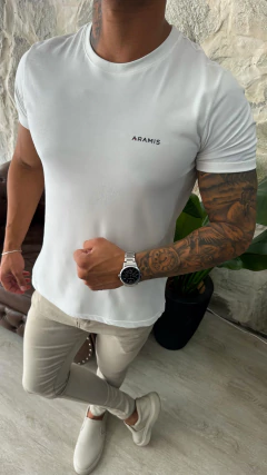 CAMISETA ARAMIS ESCRITA LATERAL NEW - BRANCA - EleganceOutlet