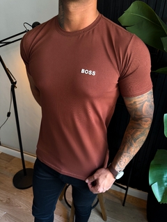 CAMISETA HUGO BOSS SIMBOLO EMBORRACHADO - MARROM na internet