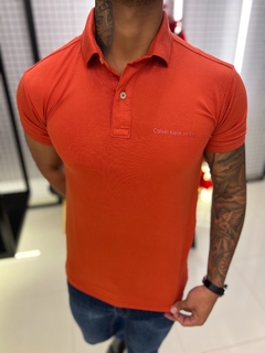 CAMISA GOLA POLO CALVIN KLEIN - MARSALA