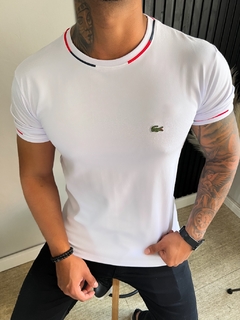CAMISETA LACOSTE DETALHES - BRANCA