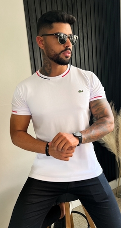 CAMISETA LACOSTE DETALHES - BRANCA na internet