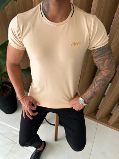 CAMISETA BOSS ASSINATURA BORDADA - NUDE - comprar online