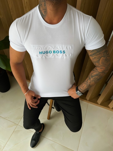 CAMISETA HUGO BOSS ESCRITA 3D - BRANCA - comprar online