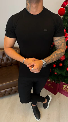 CAMISETA LACOSTE MONOCROMÁTICA - PRETA - comprar online