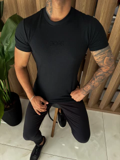 CAMISETA BOSS NOME BORDADO - PRETA - comprar online