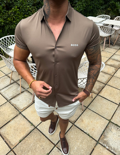 CAMISA MANGA CURTA PREMIUM BOSS - MARROM