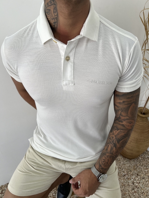 CAMISA GOLA POLO CALVIN KLEIN - OFF WHITE TOTAL