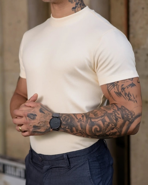 CAMISETA GOLA MÉDIA PREMIUM - OFF WHITE