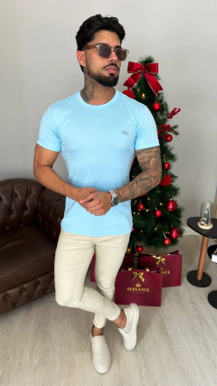 CAMISETA LACOSTE MONOCROMÁTICA - AZUL CLARO na internet