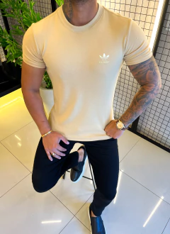 CAMISETA ADIDAS GOLA MEDIA PREMIUM - BEGE - comprar online