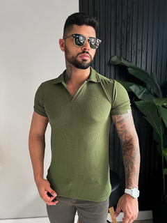 GOLA POLO TEXTURIZADA PREMIUM - VERDE MILITAR na internet