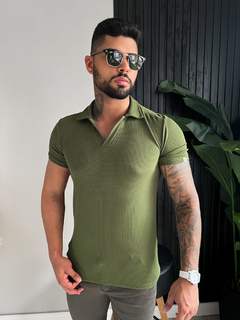 GOLA POLO TEXTURIZADA PREMIUM - VERDE MILITAR na internet