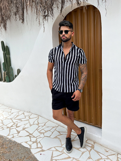 CAMISA MANGA CURTA LISTRA PRETA COM BRANCO - PRETA