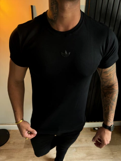 CAMISETA BASIC ADIDAS - PRETA