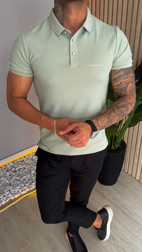 POLO PREMIUM CALVIN KLEIN DETALHE DOURADO - VERDE MENTA - comprar online