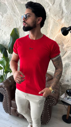 CAMISETA GUCCI DETALHES NA MANGA - VERMELHA na internet