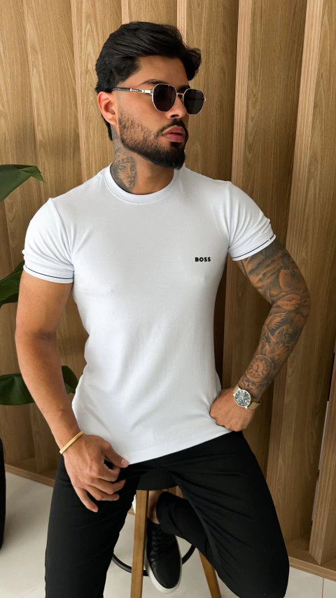 CAMISETA HUGO BOSS NOME NA MANGA - BRANCA - comprar online