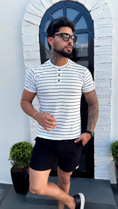 CAMISETA LISTRADA TEXTURIZADA - BRANCA - comprar online