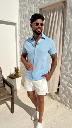 CAMISA MANGA CURTA RESORT TEXTURIZADA - AZUL CLARO - EleganceOutlet