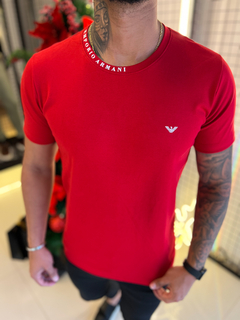 CAMISETA EMPORIO ARMANI DETALHES NA GOLA - VERMELHA - comprar online