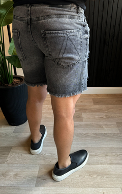 BERMUDA JEANS DESTROYED AUSTIN - PRETA ESTONADA - comprar online
