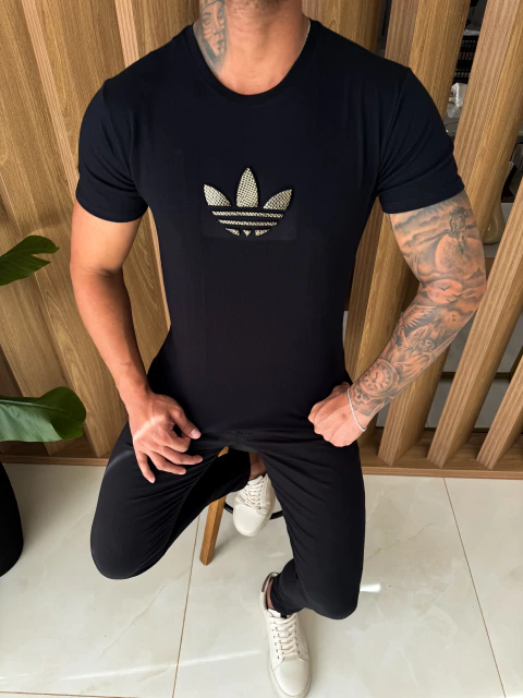 CAMISETA ADIDAS SÍMBOLO DOURADO - PRETO - comprar online