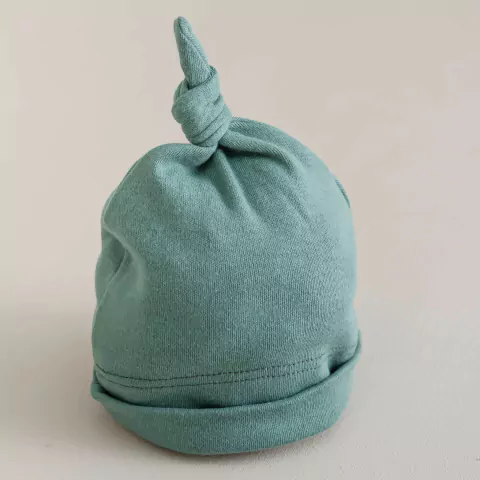 Gorrito con nudo | Esmeralda