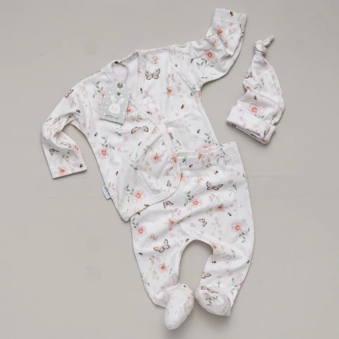 Nina | Batita + ranita y gorro + babita - comprar online