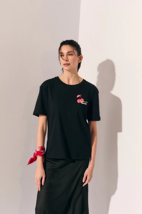 REMERA ESTAMPA CEREZA (I35915)