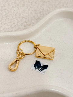 Chaveiro Relicário Carta- Banhado a ouro - comprar online
