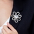 Broche Flor Zircônia Cravejada Coração Akasaki BRG26480 - comprar online