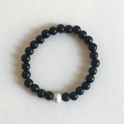 Pulseira de Pedras Vulcânicas com Howlita Branca